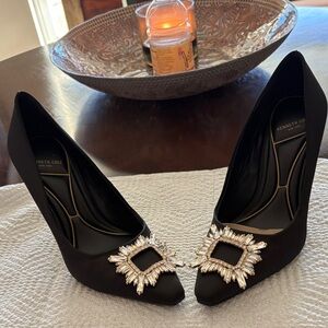 Kenneth Cole Black Satin Embellished Quinnly  Jewel Heels size 5 NIB